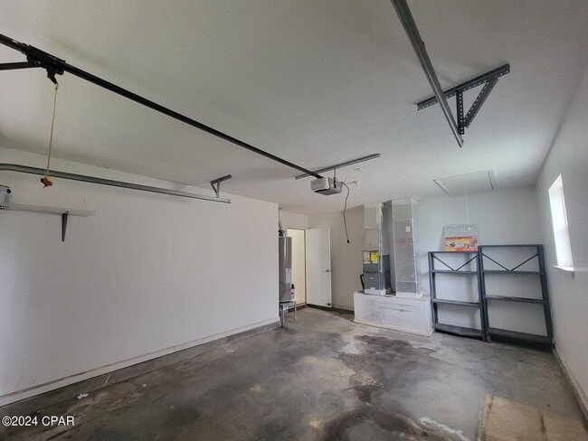 Building Photo - 1609 Vecuna Cir