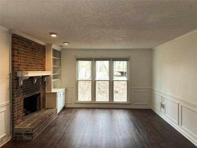 Building Photo - 2535 Raintree Way NE