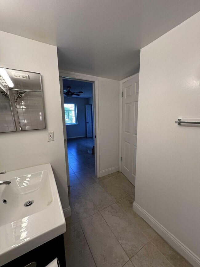 Building Photo - 7872 Sonoma Springs Cir
