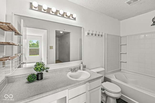 Building Photo - 7928 States Bend Dr