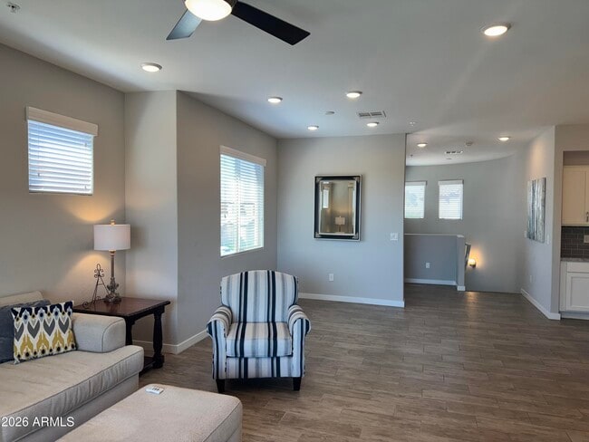 Building Photo - 250 W Queen Creek Rd