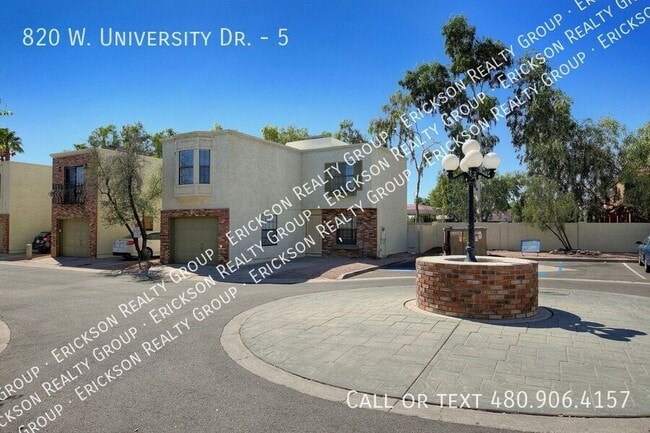 Building Photo - 820 W University Dr