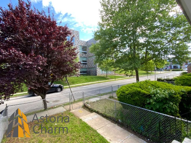 Building Photo - 3 Bed with Finished Basement, Skylight Bath, and Private Yard