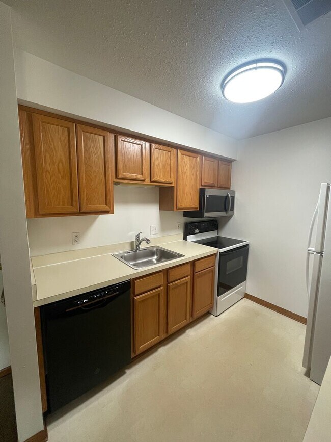 Building Photo - 2636 Stadium View Dr