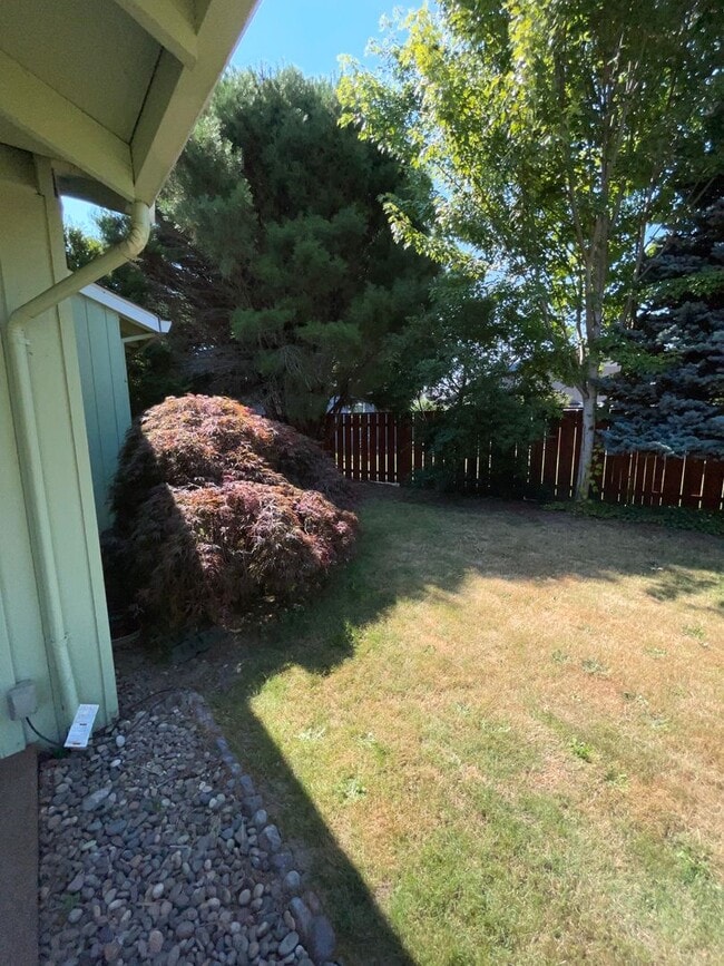 Building Photo - Cute Home with large yard in Hillsboro