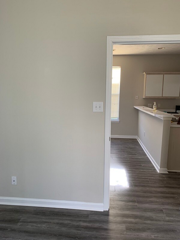 Building Photo - 468 River Oaks Dr