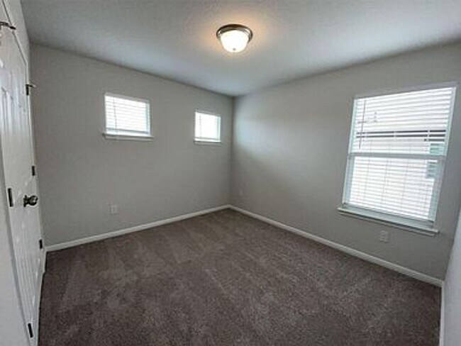 Building Photo - 233 Hauser Dr