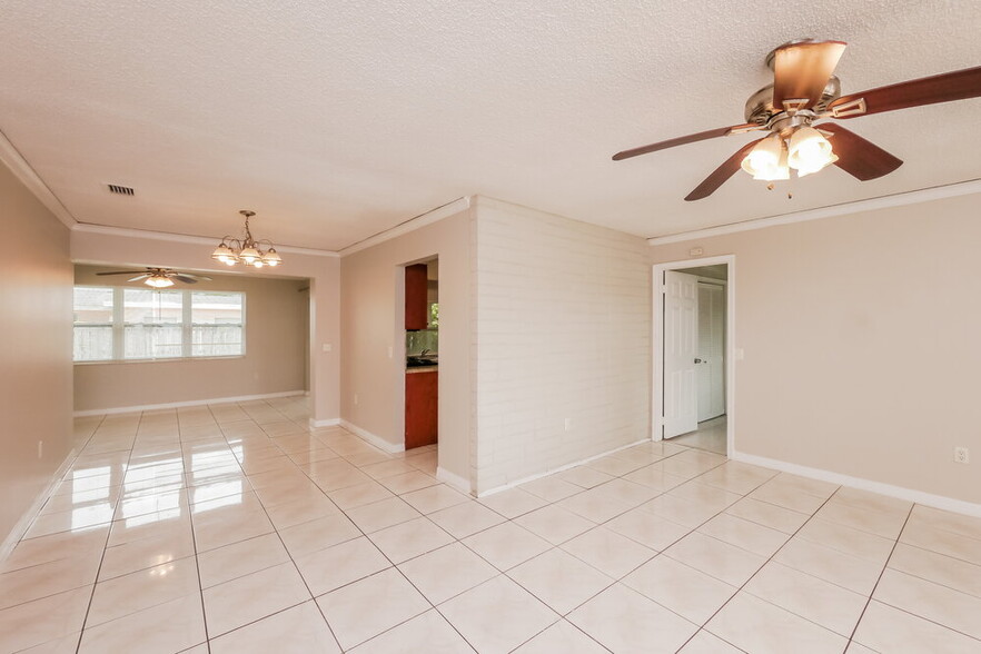 Building Photo - 9521 NW 25th St