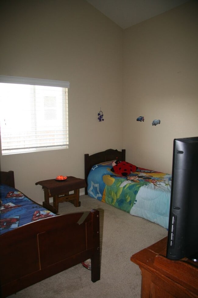 Building Photo - Beautiful 4 Bedroom Ranch Style Home Avail...