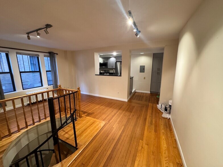 Primary Photo - 452 Park Dr