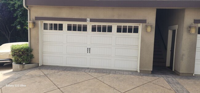 Building Photo - Spacious and freshly updated 2 bedroom, 2 ...