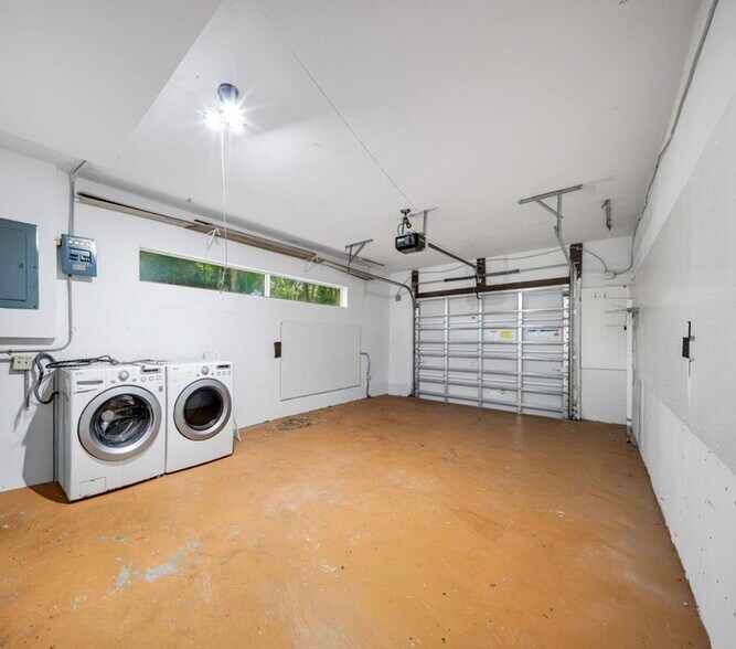 Building Photo - 4000 Alhambra Cir