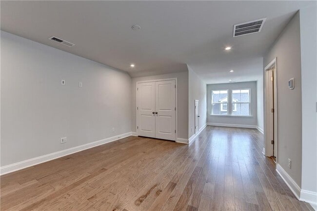 Building Photo - 400 Renwood Trl
