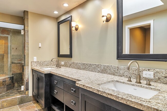 Building Photo - CLICK "REQUEST A TOUR" NOW!