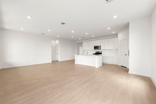 Building Photo - 13505 Harbor Pt Dr