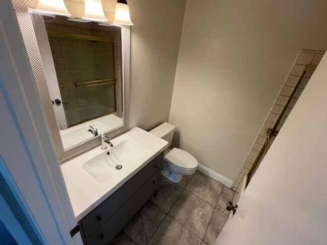 Building Photo - Condo