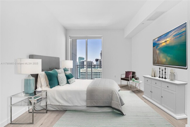 Building Photo - 950 Brickell Bay Dr