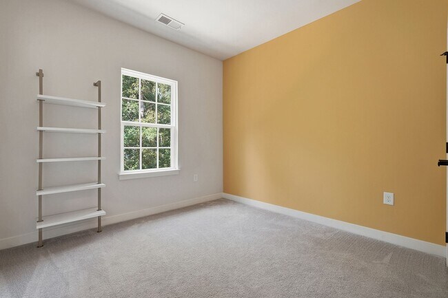Building Photo - BEAUTIFUL TOWNHOME IN A GREAT AMENTIES!