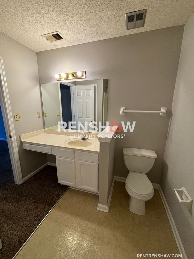 Building Photo - Text the Leasing Team at 901-820-4367 to S...