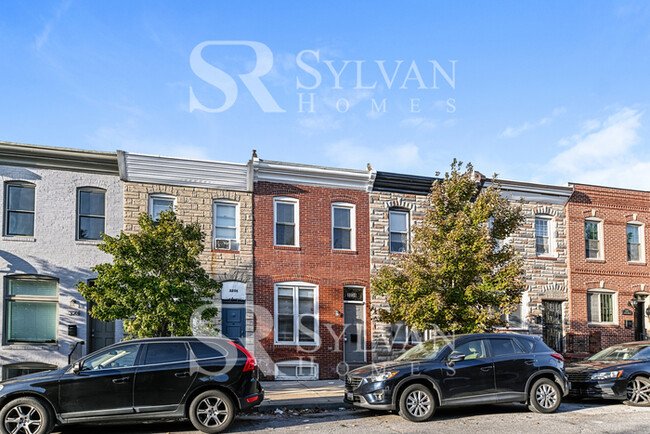 Primary Photo - Charming & Modern 3 BR, 2 BA Townhome