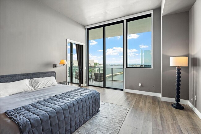 Building Photo - 480 NE 31st St