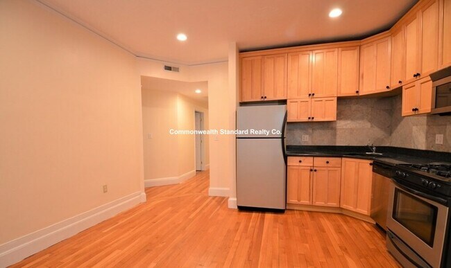 Building Photo - 191 Winthrop Rd