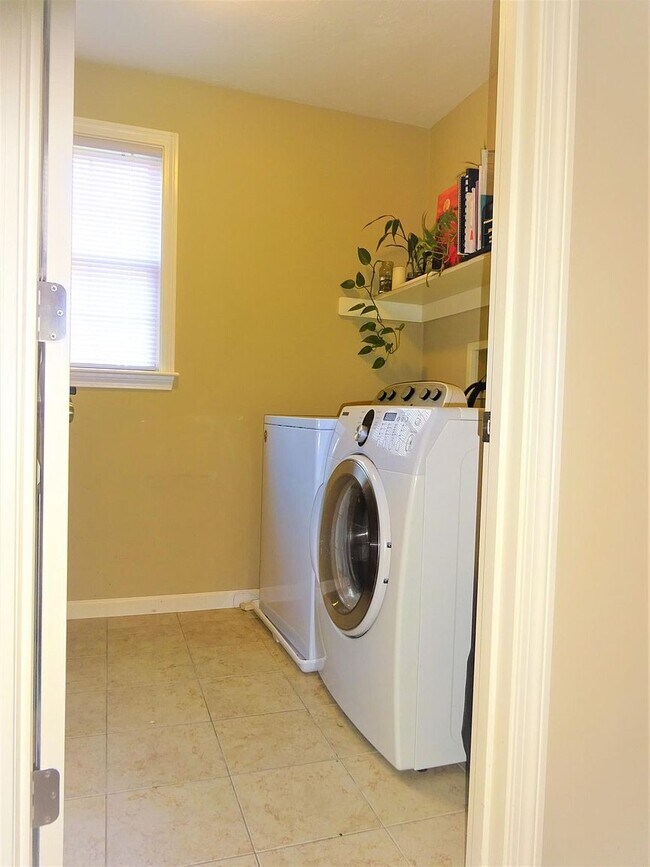 Laundry Washer and Dryer - 24 Autumn Ln