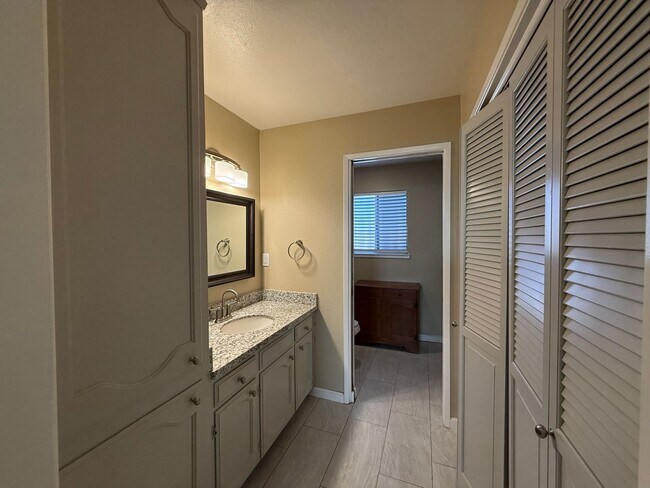 Building Photo - 1460 Berry Dr