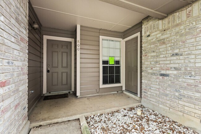 Building Photo - 3 Bedroom/2 Bath Woodcrest Subdivision