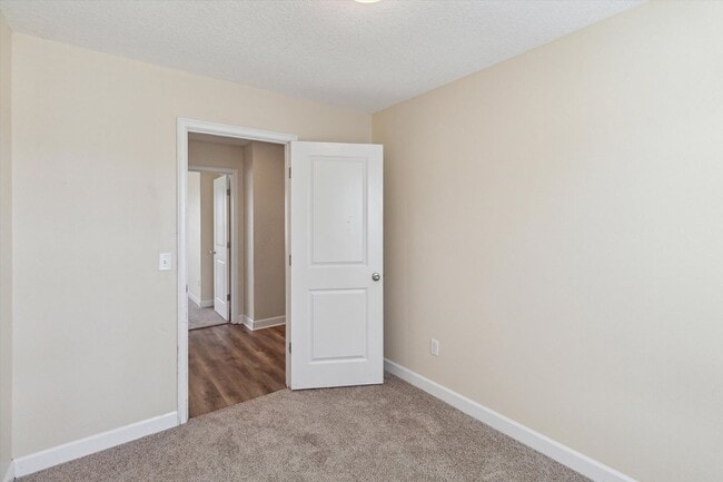 Building Photo - AVAILABLE JUNE [PETS PERMITTED]