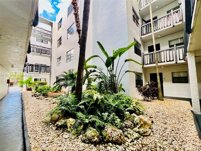 Building Photo - 1021 Mockingbird Ln