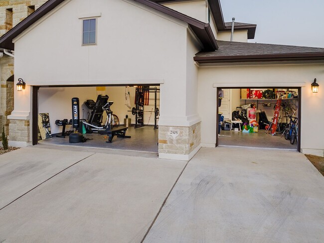 Building Photo - Beautiful Home in Lake Travis