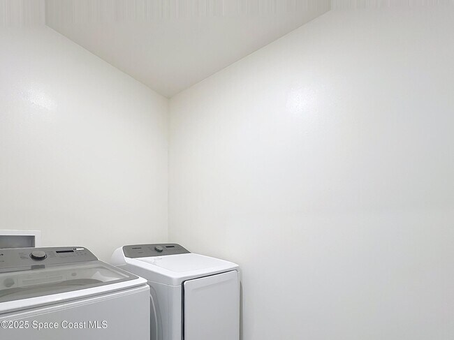 Building Photo - 870 Remington Green Dr SE