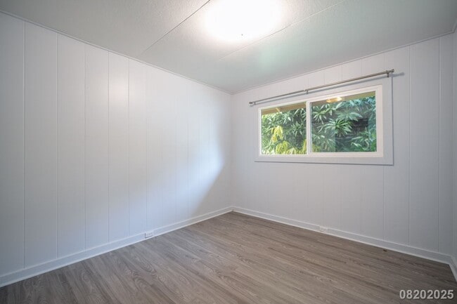 Building Photo - 3br - 910ft2 - 3br/1ba/2pkg Halawa Heights...