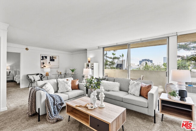 Building Photo - 11645 Montana Ave