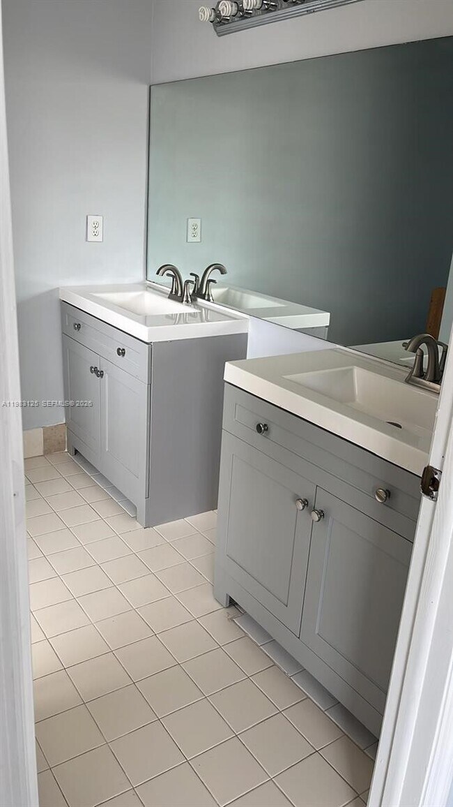 Building Photo - 16424 SW 73rd Terrace