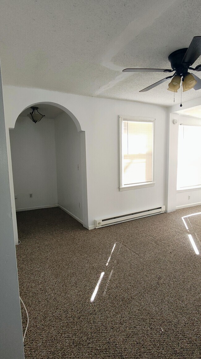Building Photo - 24 McGuinness St