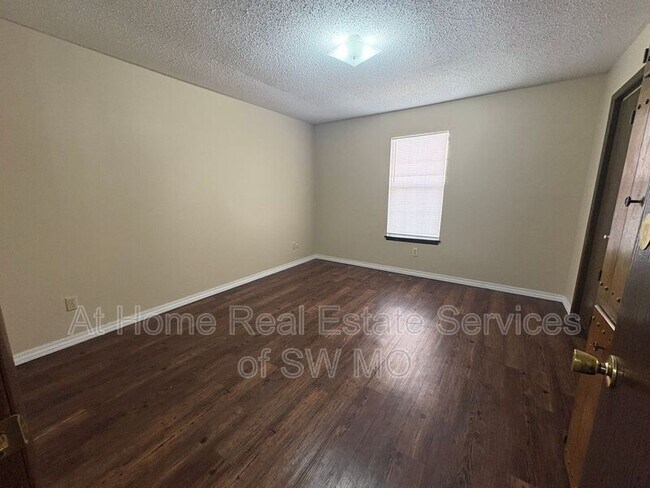 Building Photo - 3339 E Southern Hills Blvd