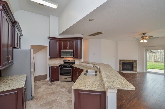 Building Photo - 139 Skycrest Dr