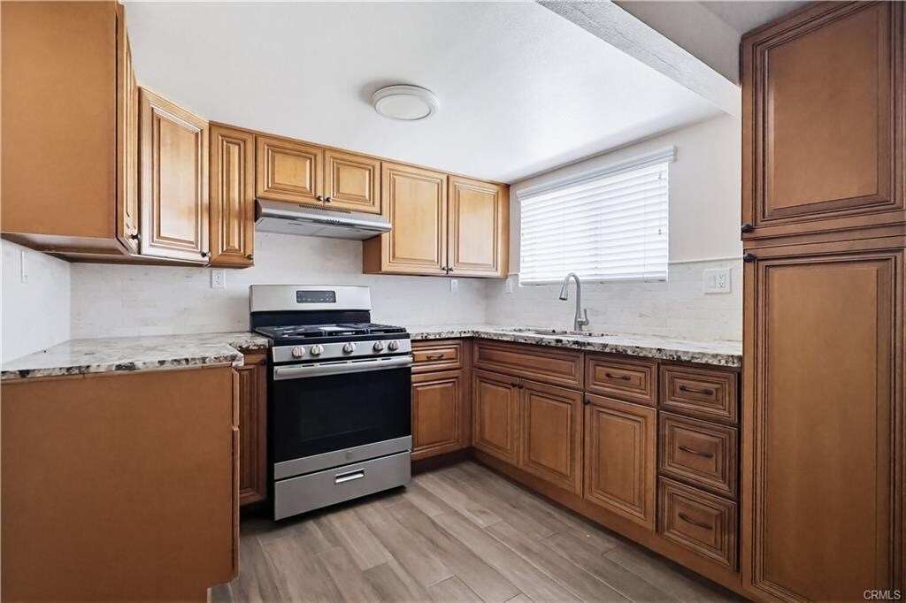 Building Photo - 1033 E 57th St