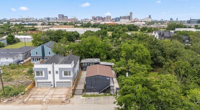 Building Photo - 6810 Del Rio St