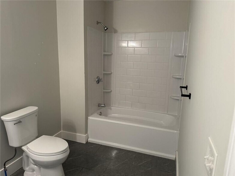 Building Photo - 697 Manton Ave