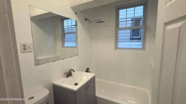 Building Photo - 56 Lindsley Pl