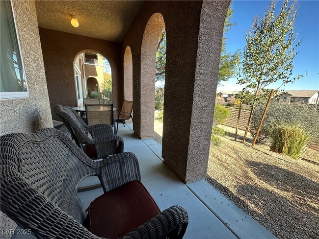 Building Photo - 860 Canterra St