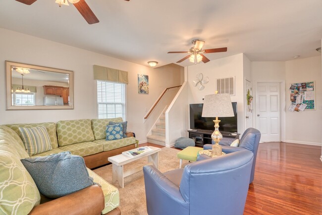 Building Photo - DOG FRIENDLY SEASONAL MONTHLY RENTAL AVAIL...