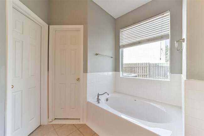 Building Photo - 440 Mystic Trail Loop