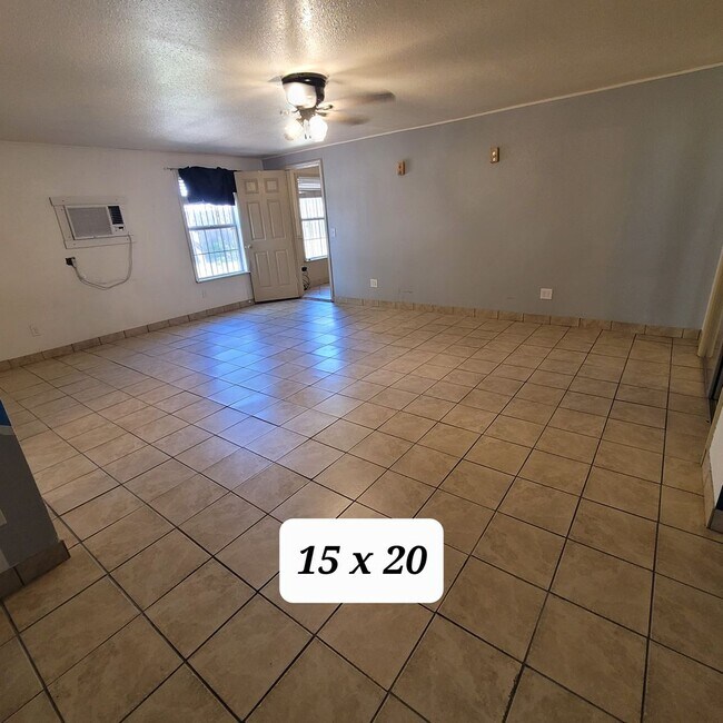 Building Photo - Downstairs apartment for rent