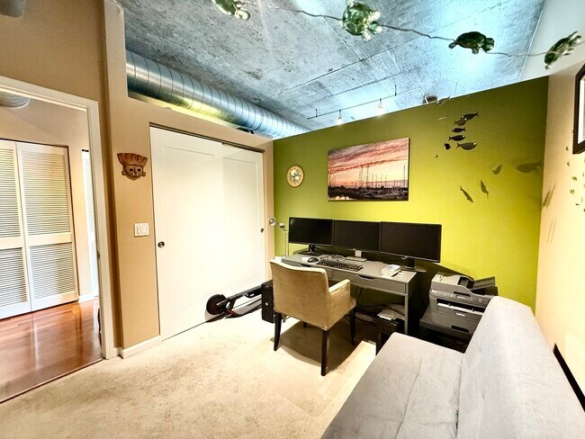 Building Photo - 125 E 13th St