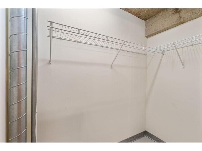 Building Photo - 521 S 7th St