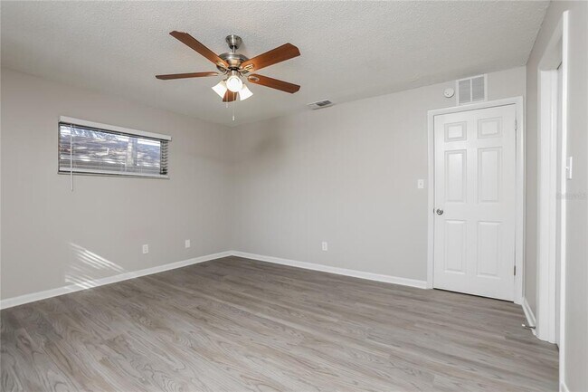 Building Photo - 3074 Riverbrook Dr